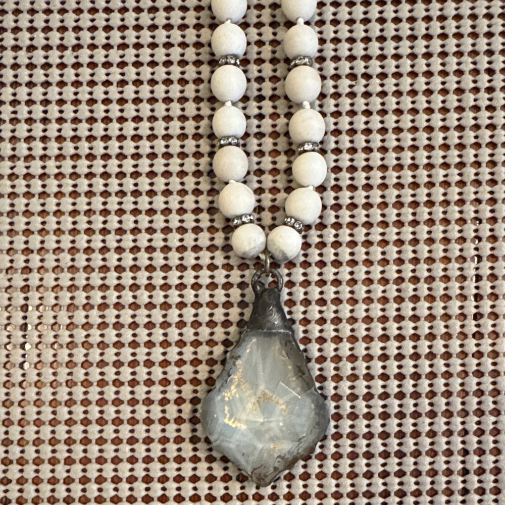 Erin Knight Designs Chic White Beaded Necklace with Silver Pendant